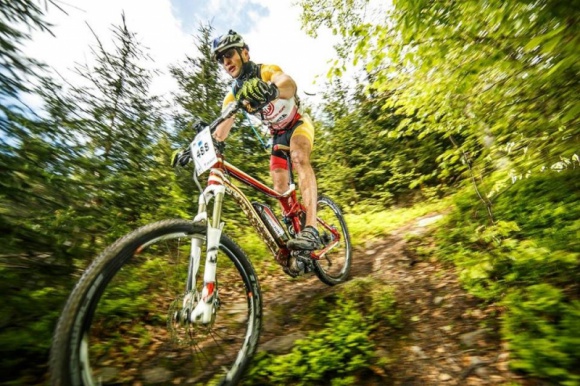 Tuż przed „elektrykiem”, czyli MTB Marathon i nietypowy konkurs… LIFESTYLE, Sport - Podczas tegorocznych wyścigów z cyklu Volvo MTB Marathon organizowany jest specjalny konkurs. Jeden z kolarzy startuje na rowerze elektrycznym marki Kreidler. Osoba, która dociera na metę tuż przed nim, otrzymuje nagrodę.