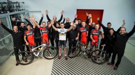 Wielkie oczekiwania, wielkie cele. Absalon i BMC zdradzają plany na nowy sezon LIFESTYLE, Sport - Drużyna BMC MTB Racing Team przedstawiła plany na tegoroczny sezon. Julien Absalon, najlepszy na świecie kolarz cross-country (XC) ostatniej dekady, zamierza sięgnąć po szósty w karierze tytuł mistrza świata w kolarstwie górskim.