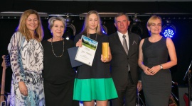 Julia Korus zwyciężczynią IX edycji turnieju Dr Irena Eris Ladies' Golf Cup LIFESTYLE, Sport - Liderka pierwszego dnia – Julia Korus z Tyskiego Klubu Golfowego – utrzymała przewagę nad pozostałymi uczestniczkami i ostatecznie zdobyła pierwsze miejsce w IX edycji turnieju Dr Irena Eris Ladies’ Golf Cup. W drodze do zwycięstwa zwyciężczyni pokonała ponad 100 rywalek.