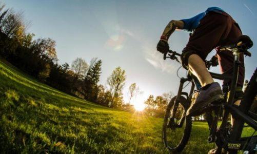 Rowerowe wakacje? Zadbaj o oświetlenie!