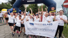 Pracownicy PRESS GLASS pobiegli dla radomszczańskiej „Koniczynki”