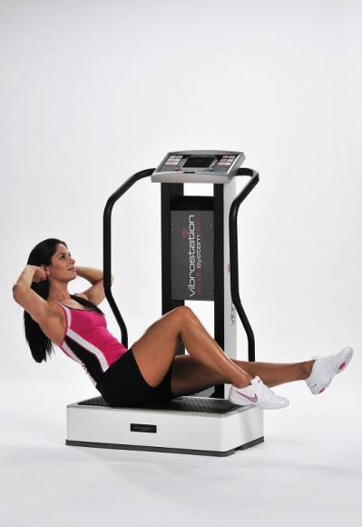 Trening wibracyjny – jak zwiększyć jego efektywność? LIFESTYLE, Sport - Trening wibracyjny to alternatywa dla konwencjonalnie wykonywanych ćwiczeń na siłowni. Dzięki niemu można w krótkim czasie osiągnąć efekty porównywalne do tych, które widoczne są po wielu godzinach ćwiczeń na innych urządzeniach stosowanych w walce ze zbędnymi kilogramami.