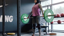 WEWNĘTRZNA SIŁA: AMNA AL HADDAD PODNOSI SZTANGĘ
