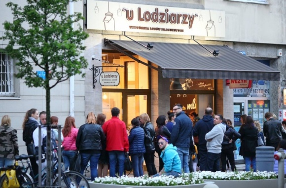 „Lodziarze” z Wytwórni Lodów Prawdziwych sponsorami Arka Gdynia Summer Cup 2016 LIFESTYLE, Sport - W pierwszy wakacyjny weekend gdyńskie obiekty sportowe – m.in. Stadion Miejski oraz Narodowy Stadion Rugby staną się po raz kolejny areną zmagań najmłodszych piłkarzy, którzy przyjadą do Gdyni z całego kraju i zagranicy.