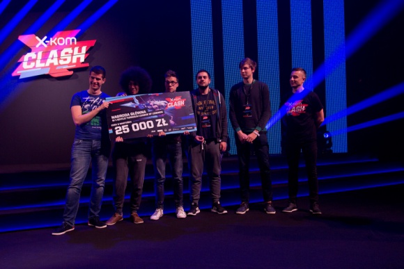 Wielki finał x-kom CLASH LIFESTYLE, Sport - Overused i Team AGG – to drużyny, które w miniony weekend wywalczyły zwycięstwo podczas 1. edycji turnieju gamingowego x-kom CLASH.