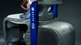 Zerwane więzadła w kolanie koszmarem sportowców. Jak wrócić do formy? LIFESTYLE, Sport - Zerwanie przedniego lub tylnego więzadła krzyżowego w kolanie to uraz prowadzący do poważnej dysfunkcji kolana. Dla sportowców, którzy nie zadbali o właściwą opiekę medyczną, może on oznaczać nawet koniec kariery. Jakie są sposoby na sprawny powrót do formy?