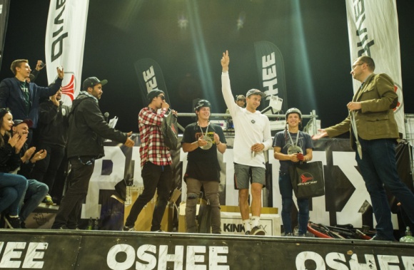 OSHEE Mistrzostwa Polski BMX już za nami LIFESTYLE, Sport - A podczas nich mnóstwo emocji, najlepsze tricki riderów oraz jedyna tego rodzaju mini rampa ze spinem w Polsce. W zawodach udział wzięło 40 zawodników z całego kraju, reprezentujących kilka pokoleń miłośników BMXa.