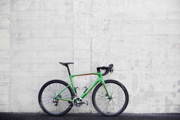 Roadmachine, czyli nowa jakość od BMC LIFESTYLE, Sport - Seria rowerów szosowych BMC roadmachine to jedna z głównych nowości szwajcarskiej marki, które zadebiutowały w 2016 r. Jak wskazuje producent, nowe rowery zostały zaprojektowane jako wszechstronny sprzęt, gwarantujący wysoką wydajność w każdych warunkach.