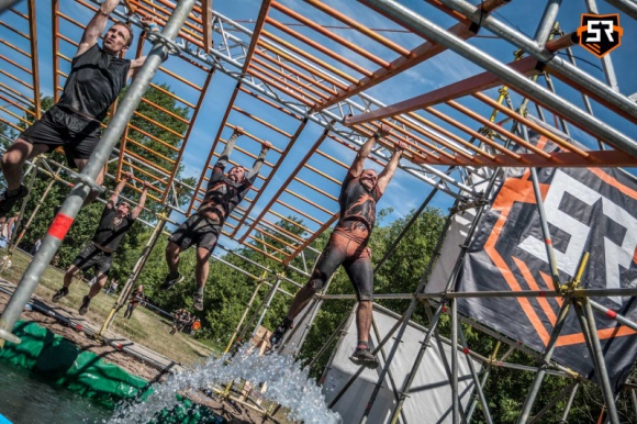 Trening dla każdego, czyli 4 pomysły na niskobudżetowe ćwiczenia LIFESTYLE, Sport - Dla wielu osób klasyczną wymówką dla braku regularnych ćwiczeń są kwestie finansowe. Tymczasem - dzięki siłowniom plenerowym czy bezpłatnym planom treningowym online - naszą kondycję możemy zbudować nie wydając ani złotówki.