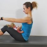 Pilates z dzieckiem – ćwiczenia na płaski brzuch po porodzie!