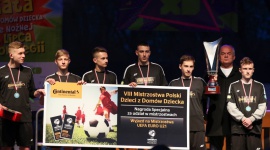 Horyzont Kołaczkowo Mistrzem Polski! LIFESTYLE, Sport - Zwycięzcą Mistrzostw Polski Dzieci z Domów Dziecka w Piłce Nożnej, które odbyły się w ostatnią sobotę kwietnia w Warszawie, została drużyna Horyzont Kołaczkowo. W finale pokonali SOS Kraśnik, a trzecie miejsce wywalczyła drużyna Sternik Szczecin.