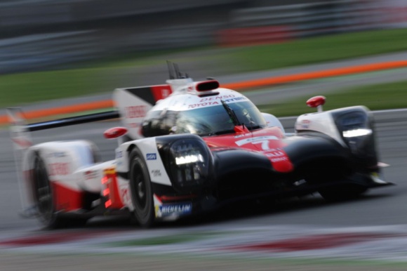 Toyota zmienia składy załóg na Le Mans LIFESTYLE, Sport - Toyota Gazoo Racing potwierdziła zmiany w składach załóg dwóch z trzech bolidów TS050 Hybrid, startujących w 24-godzinnym wyścigu w Le Mans.