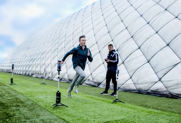 Jak bezpiecznie przygotować dziecko do uprawiania sportu? LIFESTYLE, Sport - O tym jak ważne jest odpowiednie przygotowanie najmłodszych do bezpiecznego wykonywania sportu opowiada Remigiusz Rzepka, konsultant ds. rehabilitacji w Klinice Ortopedii i Rehabilitacji Enel-Sport