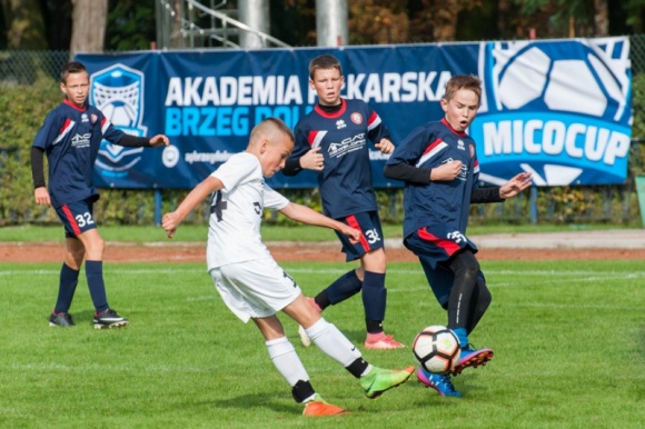 Za nami I edycja MicoCup. Pokaz piłkarskich talentów w Brzegu Dolnym LIFESTYLE, Sport - 40 emocjonujących meczów, gorący doping i łowcy talentów na trybunach. W weekend w Brzegu Dolnym zakończyła się I edycja MicoCup – turnieju dla najlepszych akademii piłkarskich w Polsce.