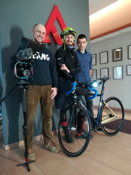 5500 kilometrów rowerem – wrocławianin rusza na ekstremalny wyścig LIFESTYLE, Sport - Trasa łącząca dwa oceany, 5500 kilometrów, jeden etap i konieczność liczenia tylko na siebie. Już 17 marca Paweł Puławski weźmie udział w ekstremalnym wyścigu przez Australię – wspomagany przez oświetlenie wrocławskiej firmy Mactronic.