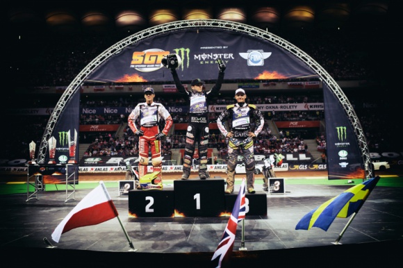 GLS Poland partnerem Monster Energy FIM Speedway of Nation LIFESTYLE, Sport - Firma kurierska GLS Poland od dwóch sezonów wspiera Żużlową Reprezentację Polski. W tym roku została również oficjalnym partnerem nowej formuły mistrzostw świata Monster Energy FIM Speedway of Nations, których finał odbędzie się już w najbliższy weekend.