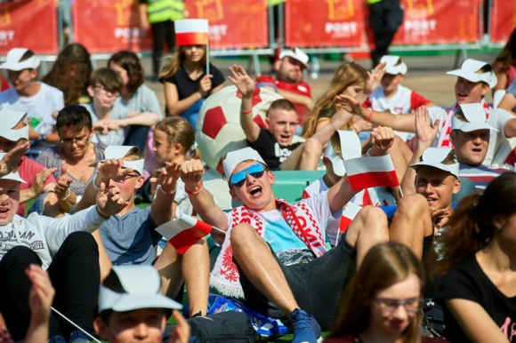 Mundial 2018 - Port Łódź zaprasza na Finał Mistrzostw! LIFESTYLE, Sport - Piłkarskie emocje sięgają zenitu! Przed nami półfinały i finał Mistrzostw Świata w Piłce Nożnej. Do wspólnego oglądania meczów Port Łódź zaprasza na Patio, do Strefy Kibica.