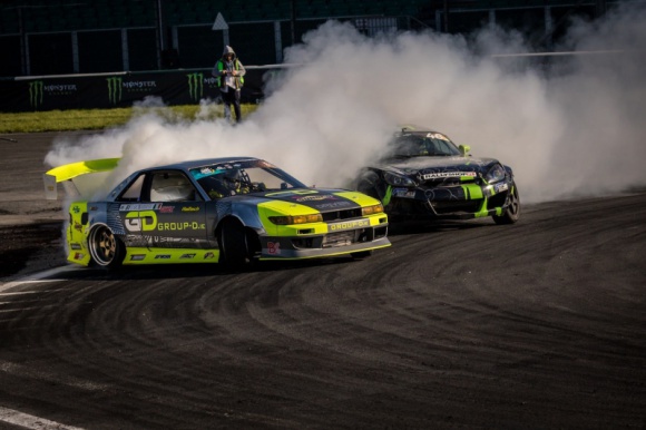 Polscy drifterzy w europejskiej czołówce LIFESTYLE, Sport - Tysiące zużytych opon, dziesiątki tysięcy koni mechanicznych, sześć torów i prawie 80 kierowców z 24 krajów – tak wyglądał zakończony w miniony weekend sezon międzynarodowej ligi driftingowej Drift Masters European Championship.