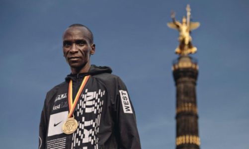 Eliud Kipchoge inspiruje biegaczy, aby gonić za marzeniami