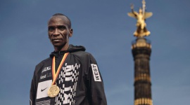 Eliud Kipchoge inspiruje biegaczy, aby gonić za marzeniami LIFESTYLE, Sport - Nike świętuje rekord świata w maratonie