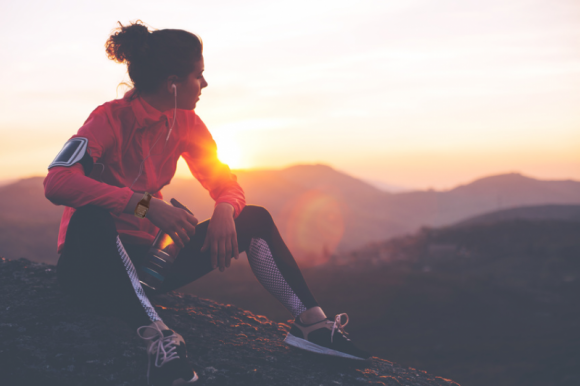 Jak wzmocnić jesienną kondycję? LIFESTYLE, Sport - Piękna, złota jesień to doskonały czas do pracowania nad wymarzoną sylwetką. Co zrobić, by tym razem nie skończyło się jedynie na pustych obietnicach? Poznaj trzy proste rozwiązania!