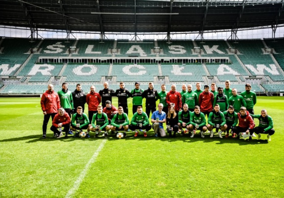 WKS Śląsk Wrocław pomaga Dzieciom chorym na nowotwory! LIFESTYLE, Sport - Do sprzedaży trafiły właśnie specjalne, klubowe kubki z herbem WKS-u. Część dochodu przeznaczona zostanie na leczenie pacjentów Przylądka Nadziei.