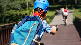 Jedź rowerem do szkoły! LIFESTYLE, Sport - 20 % polskich dzieci spełnia kryteria Światowej Organizacji Zdrowia dotyczące codziennej aktywności fizycznej. Według badania powinna ona trwać co najmniej godzinę. Jak temu zaradzić? TrybEco proponuje – jedź rowerem do szkoły!