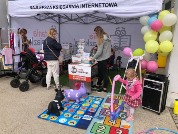 #BIEGleczytam, czyli TaniaKsiazka.pl sponsorem 9. edycji Białystok Biega LIFESTYLE, Sport - Jedna z największych księgarni internetowych w Polsce po raz kolejny została sponsorem Białystok Biega. Ekipę TaniaKsiazka.pl będzie można spotkać na trasie wyścigu oraz przy specjalnym stoisku w miasteczku biegowym.