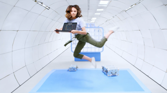 Maja Kuczyńska w reklamie Pixelbook Go LIFESTYLE, Sport - Maja Kuczyńska, Mistrzyni Świata Juniorów Indoor Skydivingu we freestyle’u, wystąpiła w nowej kampanii reklamowej Pixelbook Go dla Google.