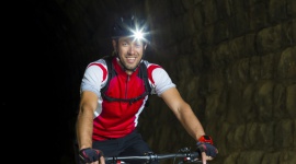 Sport jesienią. Jak dobrać odzież i sprzęt? LIFESTYLE, Sport - Pogoda jesienią sportowców nie rozpieszcza. Jest kapryśna, szczególnie w górach – zmienia się jak w kalejdoskopie. Planując aktywny wypoczynek o tej porze roku, musimy być przygotowani na każdą okazję.