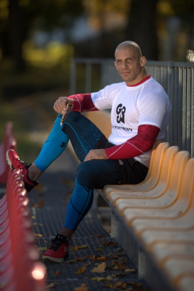 Go On Nutrition z Damianem Janikowskim LIFESTYLE, Sport - W najnowszej kampanii Go On Nutrition, ambasador marki Damian Janikowski, przed nachodzącą walką MMA z Szymonem Kołeckim, promuje batony Go On Nutrition Protein 33%. Działania prowadzone są w szeroko w kanałach digital oraz VOD i ukierunkowane są na osoby aktywne fizycznie.