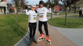 Najdłuższa rolkarska sztafeta na świecie. Po Rekord Guinnessa i pomoc dla dzieci LIFESTYLE, Sport - Aż 25 godzin bez przerwy po 400-metrowej pętli. Agata i Wojciech Miszewscy, rolkarskie małżeństwo z Oleśnicy, w ostatni weekend marca podczas SLV Group Guinness Rolki Reggae Rekord zamierza ustanowić oficjalny rekord świata i pomóc dzieciom z Towarzystwa Przyjaciół Dzieci.