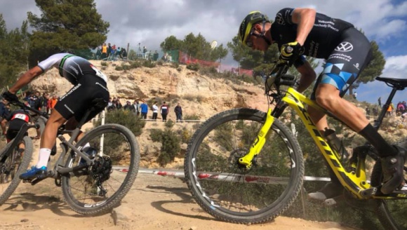 Mocne ściganie w Hiszpanii LIFESTYLE, Sport - Wysokie miejsca Polaków w mocno obsadzonym wyścigu w hiszpańskiej Chelvie. Walka o kwalifikacje olimpijskie rozpoczyna się na dobre.