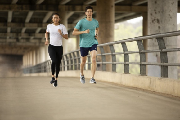 ASICS przedstawia nowe badania w ramach kampanii „Run to feel” LIFESTYLE, Sport - Marka ASICS zainaugurowała kampanię pod hasłem „Run to feel”, przedstawiając nowe badania, z których wynika, że izolacja oraz społeczna kwarantanna jednoznacznie przełożyły się na wzrost popularności biegania.