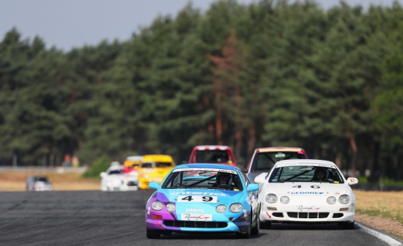 Blisko 120 aut na otwarcie sezonu WSMP LIFESTYLE, Sport - Inauguracja sezonu Wyścigowych Samochodowych Mistrzostw Polski zapowiada się ekscytująco. Gosia Rdest, Robert Lukas i Mateusz Lisowski to największe gwiazdy weekendu na Torze Poznań.