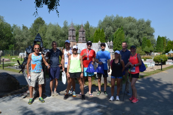 Cykl Biegów 5/5 Sezon 2020/2021 już trwa! LIFESTYLE, Sport - VIII Bieg AGROBEX Piastowska Piątka w Pobiedziskach wygrał Marcin Stokowski z Pobiedzisk. Najlepszy zawodnik przebiegł dystans 5 km w czasie 18:23. Drugie miejsce zajął Bartosz Przybysz ze Swarzędza, a na trzecim miejscu stopniu podium stanął Radosław Pluciński.