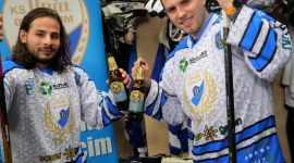 Znani sportowcy twierdzą, że piwo to najlepszy izotonik LIFESTYLE, Sport - Bezalkoholowe piwo Tichauer, warzone naturalnie w oparciu o ponad 120-letnie receptury to świetny izotonik pełen składników mineralnych takich jak witaminy z grupy B, potas, wapń, fosfor, ryboflawina, niacyna, magnez i cynk.