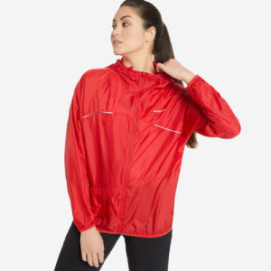 Kurtka damska Demix dostępna w GO Sport_1 Czym kierować się przy doborze stroju do biegania? Biegiem do lata? Wyposaż się w odpowiednią odzież sportową!